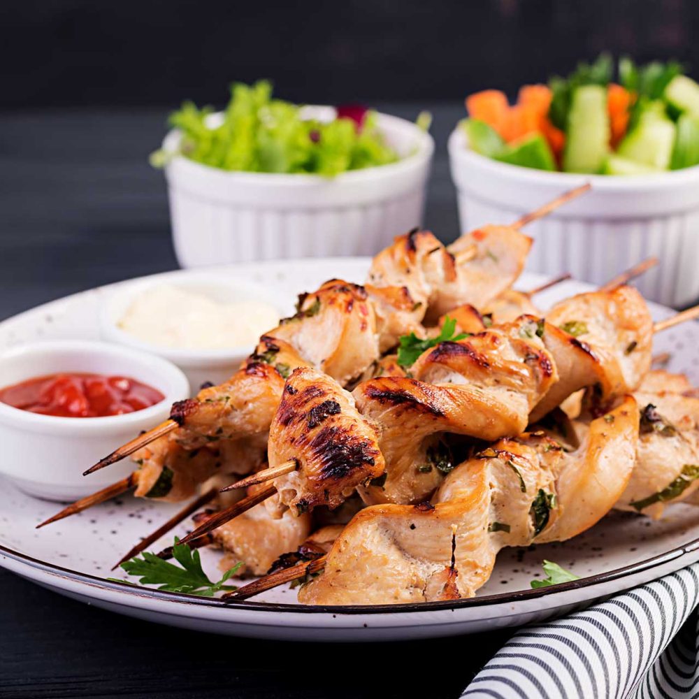 chicken-shish-kebab-shashlik-grilled-meat-and-fres-PCFN78L.jpg