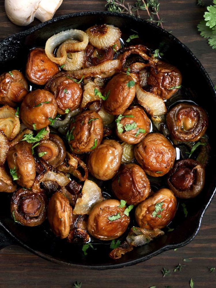 cooked-mushrooms-in-cast-iron-pan-KRV2KA7.jpg