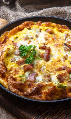 french-omelette-savoyarde-with-bacon-cheese-and-le-PAEMZXB.jpg