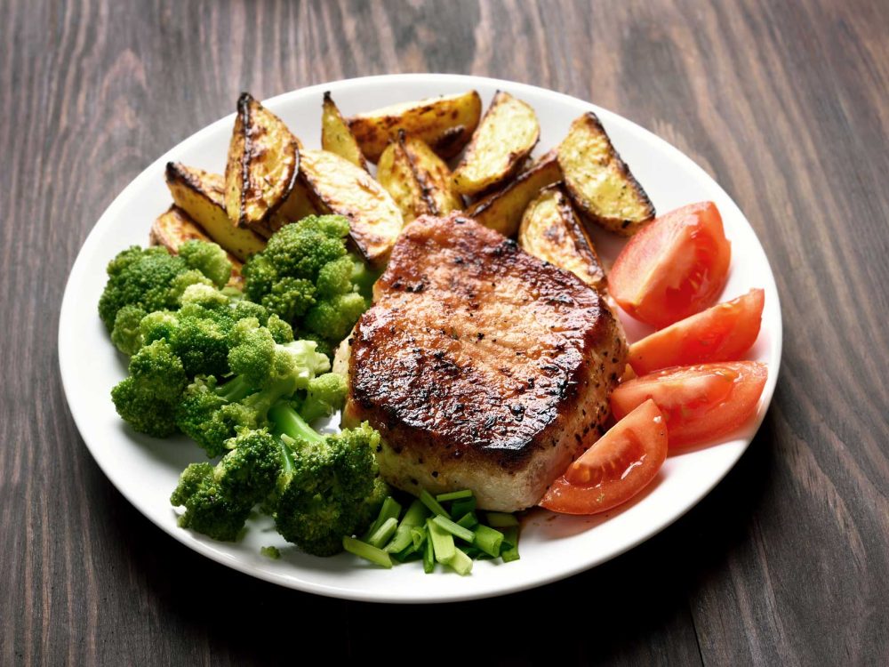 grilled-meat-with-vegetables-P84SUMX.jpg